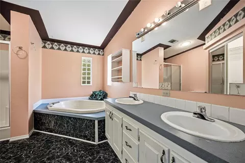 Bath - 819 Lenore Ave, Interlachen, FL 32148 photo 1 of 4