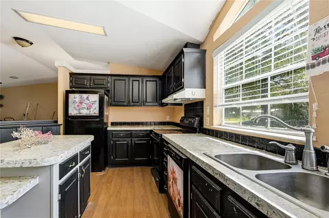 Kitchen - 819 Lenore Ave, Interlachen, FL 32148 photo 3 of 4