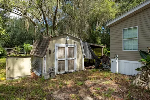Exterior - 819 Lenore Ave, Interlachen, FL 32148 photo 6 of 10
