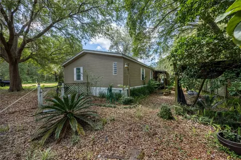 Exterior - 819 Lenore Ave, Interlachen, FL 32148 photo 5 of 10