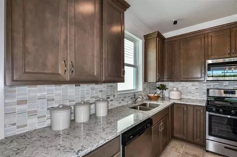 Kitchen - 2621 Hammock Harbor Ave, Saint Cloud, FL 34771 photo 4 of 7