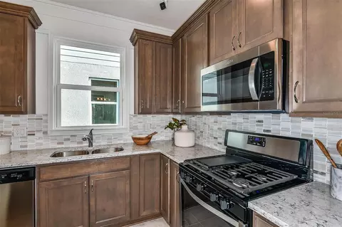 Kitchen - 2621 Hammock Harbor Ave, Saint Cloud, FL 34771 photo 2 of 7