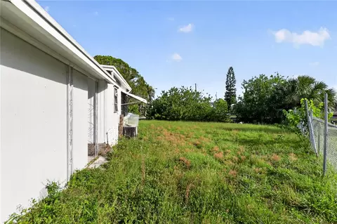 Exterior - 6639 Tower Dr, Hudson, FL 34667 photo 6 of 14
