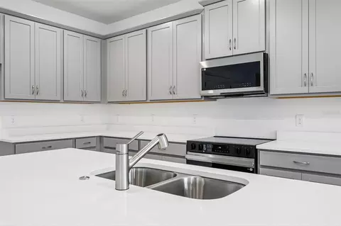 Kitchen - 2011 Education St, Saint Cloud, FL 34771 photo 3 of 5