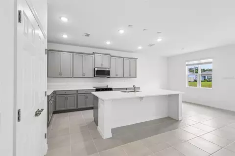 Kitchen - 2011 Education St, Saint Cloud, FL 34771 photo 5 of 5