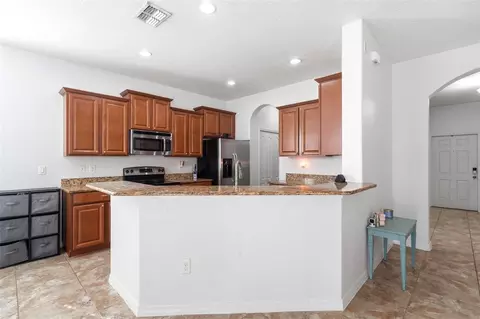 Kitchen - 6829 Sundrop St, Harmony, FL 34773 photo 2 of 4