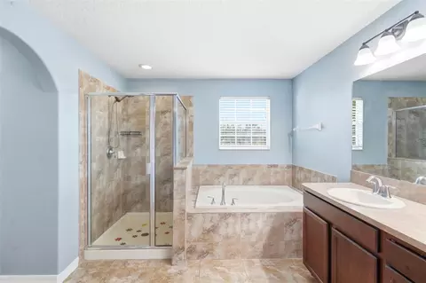 Bath - 6829 Sundrop St, Harmony, FL 34773 photo 2 of 3