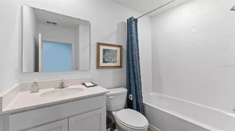 Bath - 2501 Dorset Ct, Ormond Beach, FL 32174 photo 1 of 2