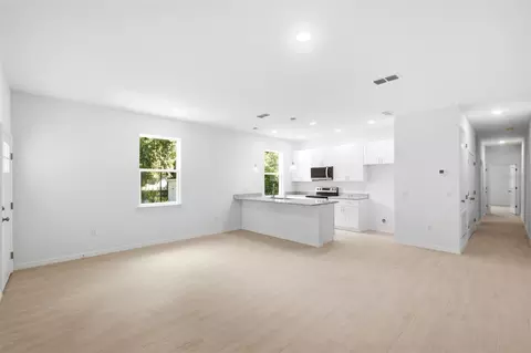 Living - 67 Glover St, Eustis, FL 32726 photo 1 of 2