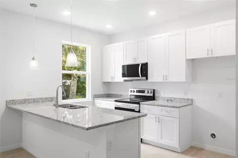 Kitchen - 67 Glover St, Eustis, FL 32726 photo 2 of 3