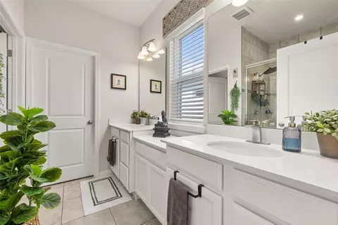 Bath - 367 August Fern Loop, Mount Dora, FL 32757 photo 1 of 6