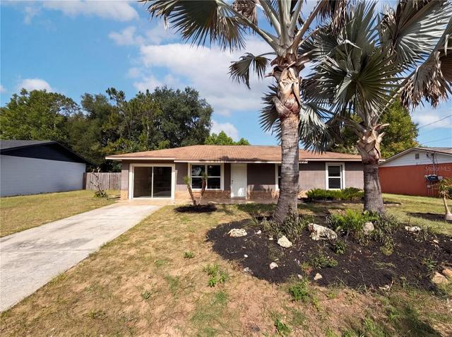 505 Oak Dr, Tavares, FL 32778