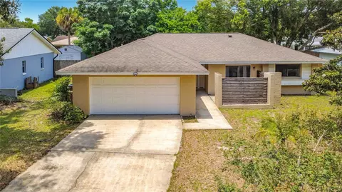 800 Wavecrest Dr, Orlando, FL 32807