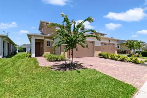 Exterior - 2516 Datura Loop, Saint Cloud, FL 34772 photo 4 of 8