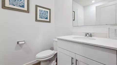 Bath - 2512 Kinsale Ln, Ormond Beach, FL 32174 photo 2 of 2