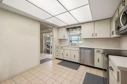Kitchen - 6720 Bay Shore Dr, Saint Cloud, FL 34771 photo 1 of 3
