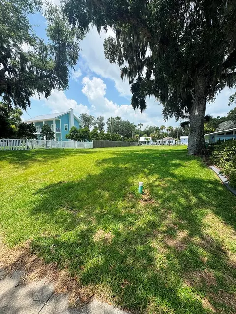 622 N Riverside Dr, New Smyrna Beach, FL 32168