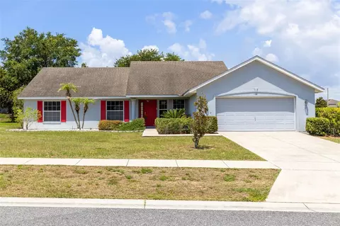 4450 Treasure Cay Rd, Tavares, FL 32778