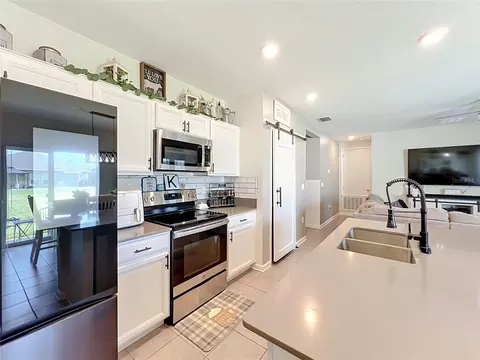 Kitchen - 701 Watusi Way, Saint Cloud, FL 34772 photo 6 of 8