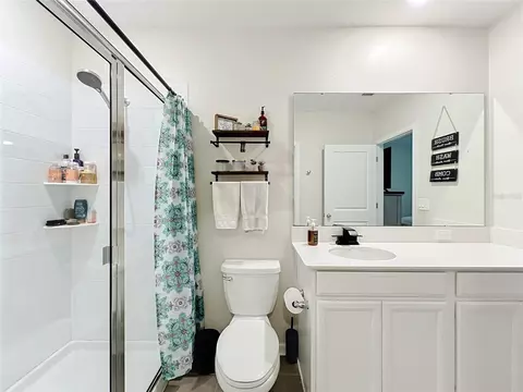 Bath - 701 Watusi Way, Saint Cloud, FL 34772 photo 3 of 4