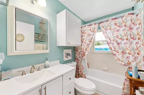 Bath - 124 Oak Cir, Ocala, FL 34472 photo 2 of 2