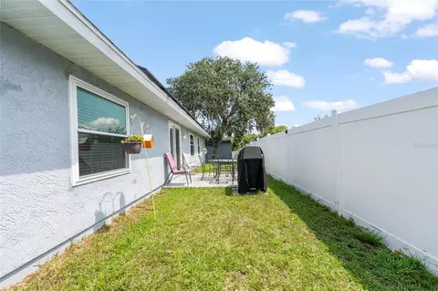 Exterior - 124 Oak Cir, Ocala, FL 34472 photo 2 of 9