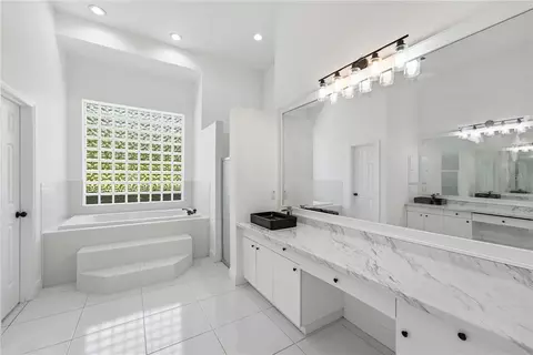 Bath - 7190 Six Gun Ct, Saint Cloud, FL 34771 photo 3 of 6