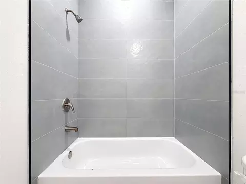 Bath - 41334 Persimmon St, Eustis, FL 32736 photo 8 of 9
