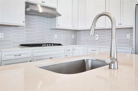 Kitchen - 11237 Rolling Fork Trl, Parrish, FL 34219 photo 6 of 9