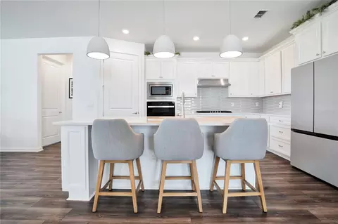 Kitchen - 11237 Rolling Fork Trl, Parrish, FL 34219 photo 8 of 9