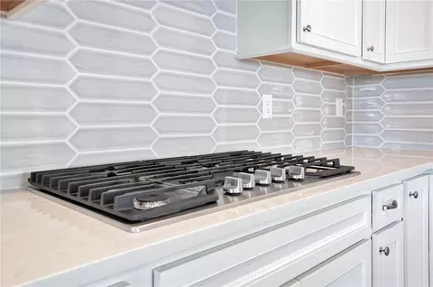 Kitchen - 11237 Rolling Fork Trl, Parrish, FL 34219 photo 7 of 9