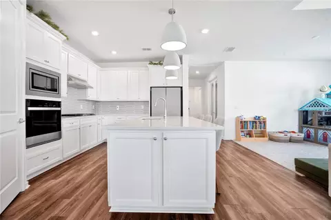 Kitchen - 11237 Rolling Fork Trl, Parrish, FL 34219 photo 1 of 9