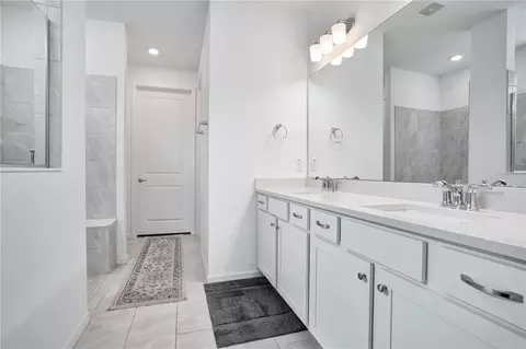 Bath - 11237 Rolling Fork Trl, Parrish, FL 34219 photo 2 of 3
