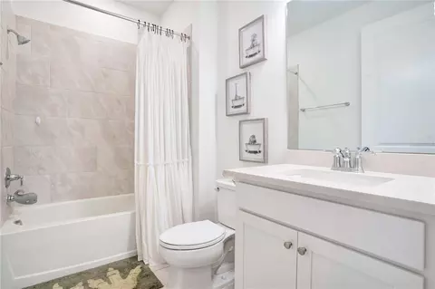 Bath - 11237 Rolling Fork Trl, Parrish, FL 34219 photo 3 of 3