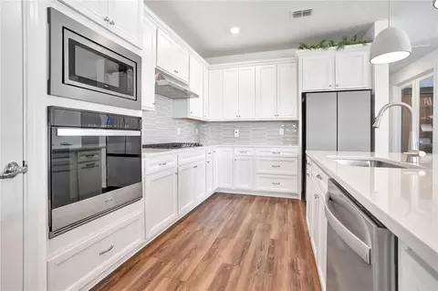 Kitchen - 11237 Rolling Fork Trl, Parrish, FL 34219 photo 5 of 9