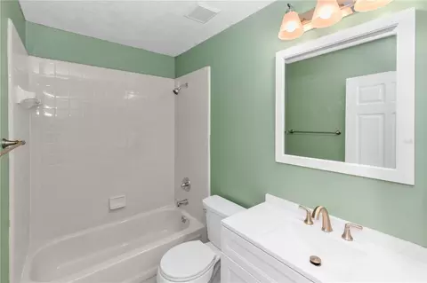 Bath - 2501 King Oak Cir, Saint Cloud, FL 34769 photo 3 of 3