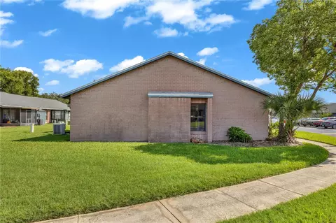 Exterior - 2501 King Oak Cir, Saint Cloud, FL 34769 photo 4 of 5