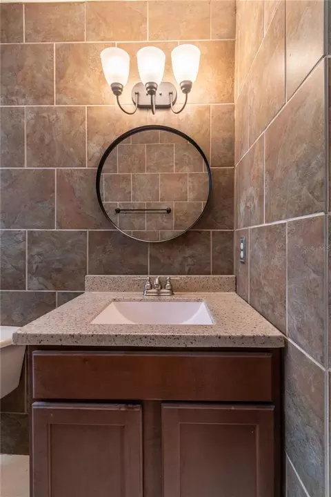 Bath - 611 Rich Dr, Ocoee, FL 34761 photo 5 of 6