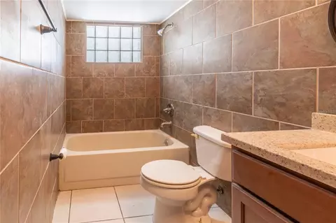 Bath - 611 Rich Dr, Ocoee, FL 34761 photo 6 of 6