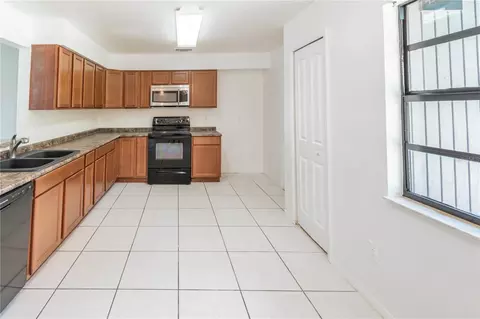 Kitchen - 611 Rich Dr, Ocoee, FL 34761 photo 2 of 5