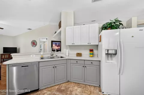 Kitchen - 2336 Deercroft Dr, Melbourne, FL 32940 photo 3 of 4