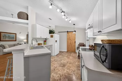 Kitchen - 2336 Deercroft Dr, Melbourne, FL 32940 photo 2 of 4