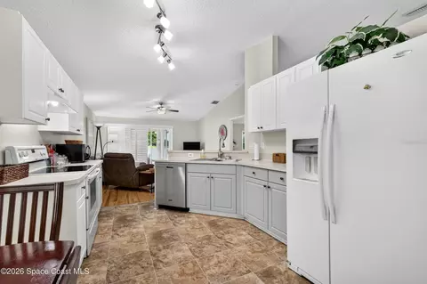 Kitchen - 2336 Deercroft Dr, Melbourne, FL 32940 photo 4 of 4