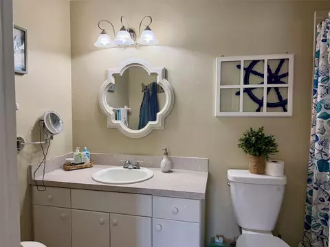 Bath - 107 Douglas St, Edgewater, FL 32141 photo 2 of 5