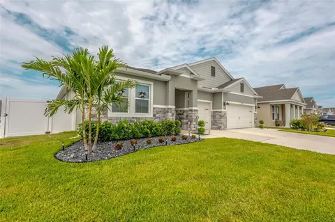 2843 Elio Hammock Dr, Harmony, FL 34773 photo 2