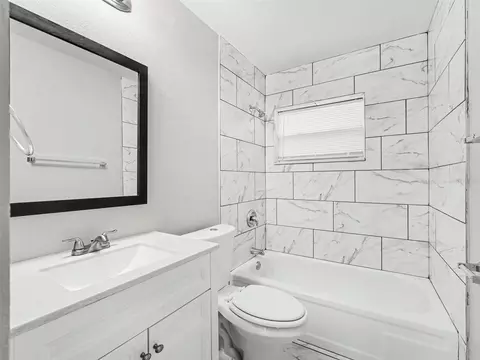 Bath - 308 Vaniman Ave, Winter Haven, FL 33880 photo 1 of 2