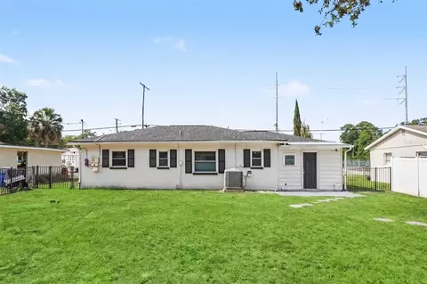 Exterior - 313 Miller Mac Rd, Apollo Beach, FL 33572 photo 2 of 2