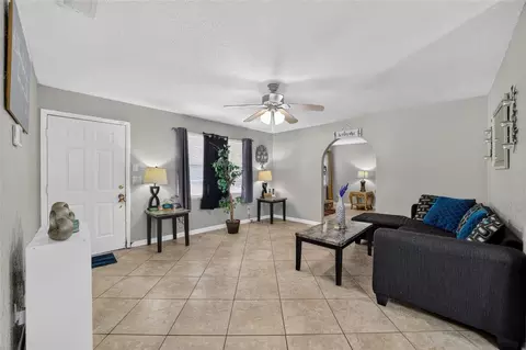 Entry Way - 945 NW 64th Pl, Ocala, FL 34475 photo 2 of 4