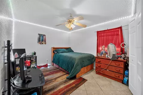 Bedroom - 945 NW 64th Pl, Ocala, FL 34475 photo 4 of 5