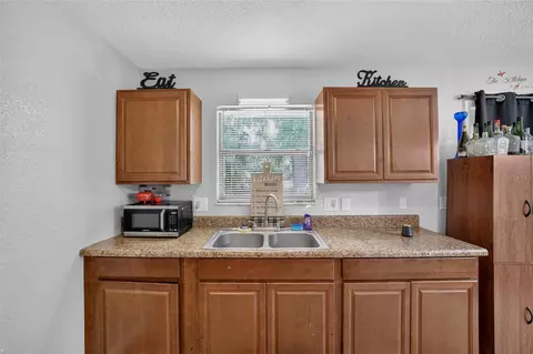 Kitchen - 945 NW 64th Pl, Ocala, FL 34475 photo 1 of 2